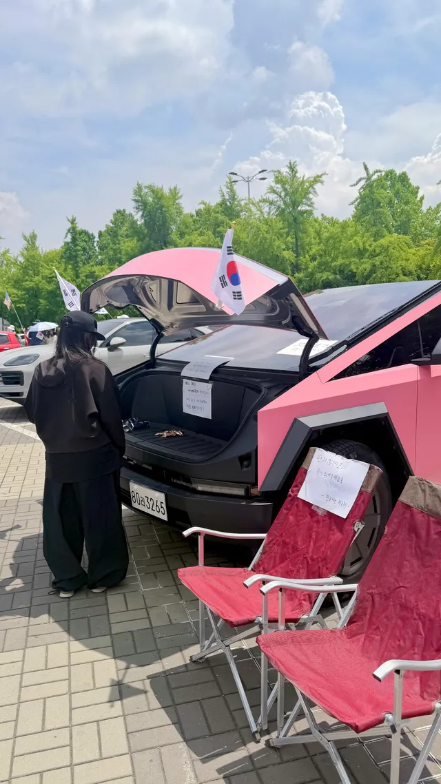 오늘은 날이 많이 덥네요, 
더운 날씨에 식사도 못하신 분들 계실까
약소하게나마 음료와 김밥을 준비해두고 왔습니다🙏🏻

저희는 또 출근을 해