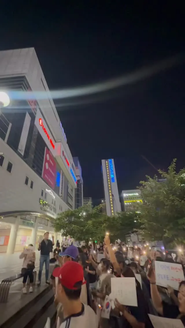 부평역 집회한다고해서 퇴근하고 갔어 
나는 자유민주주의가 좋아..
이렇게말하면 싫어하는 손님 떠나는 손님도 계시겠지..
나는 우리나라를 지키고싶