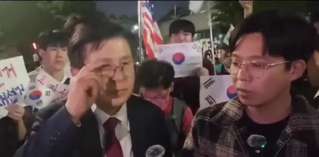 황교안

전자투표는 ... "진행을 해 나가야한다"

난 전자투표 반대!!!