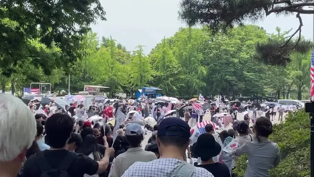 주일 오전예배 끝나고 재선거 시위🇰🇷
받은 은혜 흘러보내러🙏🏻
