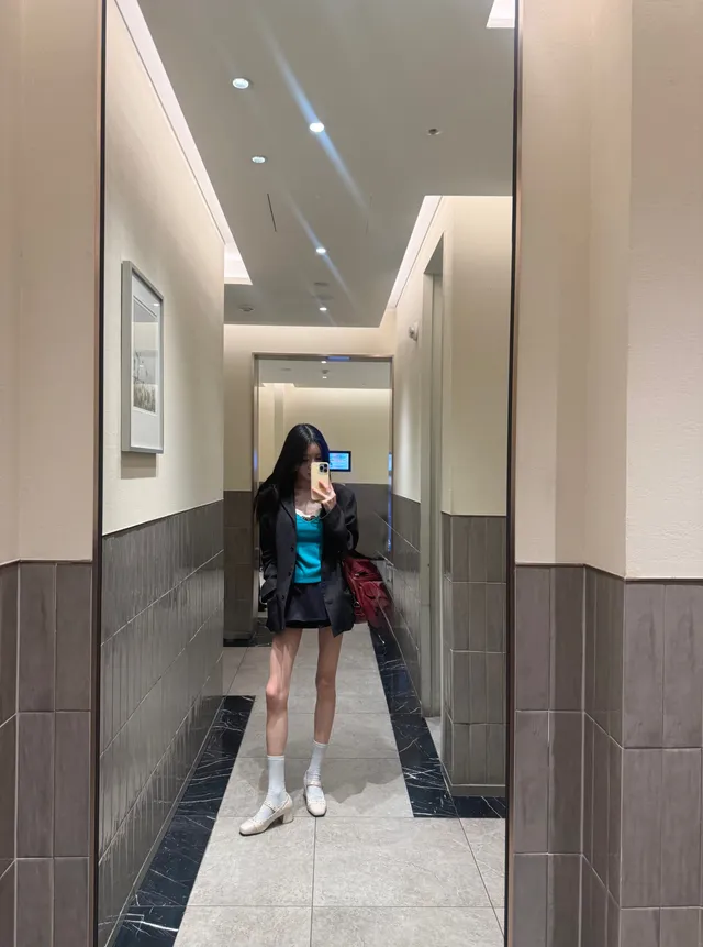 약속끝나고 이런 파란티 입고 갈바엔 안가는게 나려나 
가방은 빨강인데..우파분 황치즈나눔드릴게요🥹😭
#멸공#우파룸파