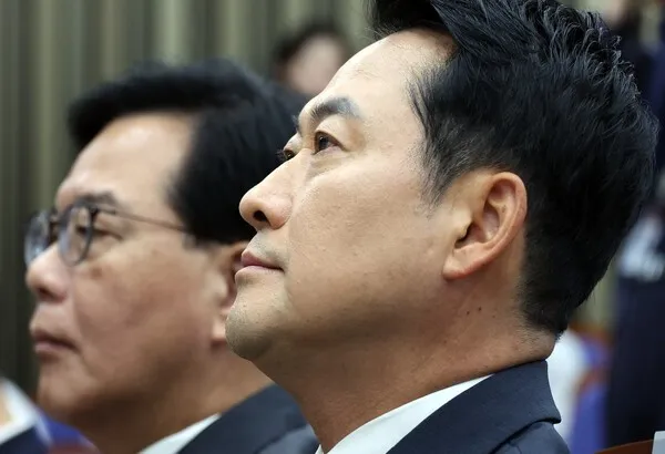 국힘 지도부 "장동혁 사퇴 의사 밝힌 바 없어…야당 역할할 때"

국민의힘 지도부는 14일 장 대표가 사퇴 의사를 밝힌 바 없다고 선을 그었다.