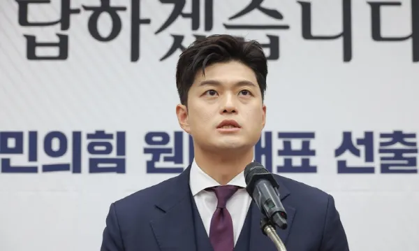[속보] 김용태 “장동혁, 극우 부정선거 음모론으로 당권유지 정치 끝내...

김용태 국민의힘 의원이 장동혁 대표를 향해 부정선거 의혹과 재선거