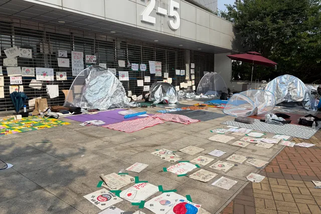 잠실 개표소 덮친 1만명 시위대, 주말 맞아 세 불렸다

주중 규모가 줄었던 잠실 개표소 봉쇄시위가 주말을 맞아 다시 세를 불리며 장기화 조짐을