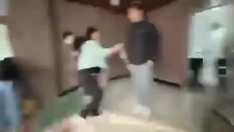 오열하는 어르신…

어르신들께서
이렇게 눈물을 흘리시는 이유가 

과연 
당신들의 안녕을 위해서일까?