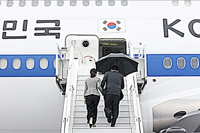 지금 올공에 비와요 🥵🥵🥵🥵
올공이들 김건희여사님처럼 🥵🥵 비 쫄딱 맞아서 개밥쉰내 풍기지말고 🥵🥵
꼭 우산 챙기세요🥵
🇰🇷