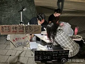 [잠실 참정권 집회] 수학 과외에 유아 돌봄까지… 2030 이색 봉사 눈길

[천지일보=김민희 기자] 투표용지 부족 사태를 계기로 시작된 잠실 