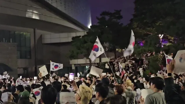 송파 올림픽공원 1시간전 보다 시민들이 계속 점점 더 엄청나게 늘어나고 있어 ~
재선거! 재선거! 재선거!