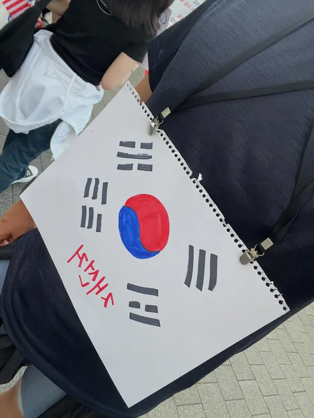 나 이거 들고 러닝한다니까
자봉 분들이 집게 목걸이 주셨음 ㅋㅋㅋㅋㅋㅋㅋㅋㅋㅋㅋㅋㅋㅋㅋㅋㅋㅋㅋㅋㅋㅋㅋㅋㅋㅋㅋㅋ