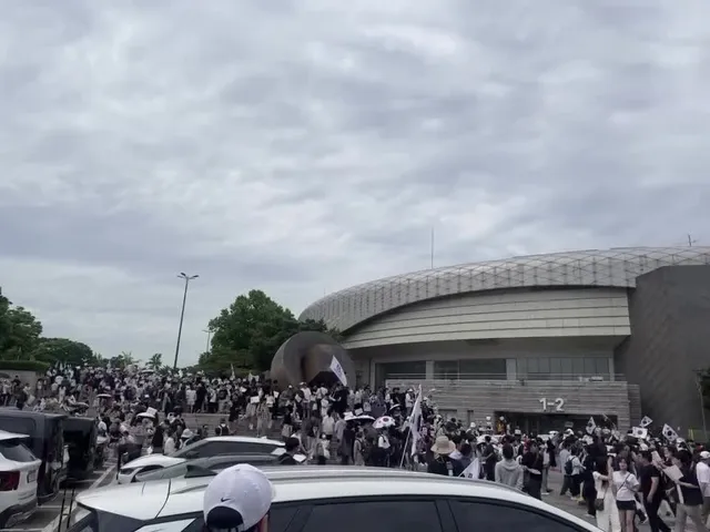 밤새고 대구로 돌아갑니다.

현장에 있어 보니 
가장 취약한 시간대는 
새벽 4시부터 오전 8시까지인 것 같습니다. 
 
애국자 여러분께 감사드