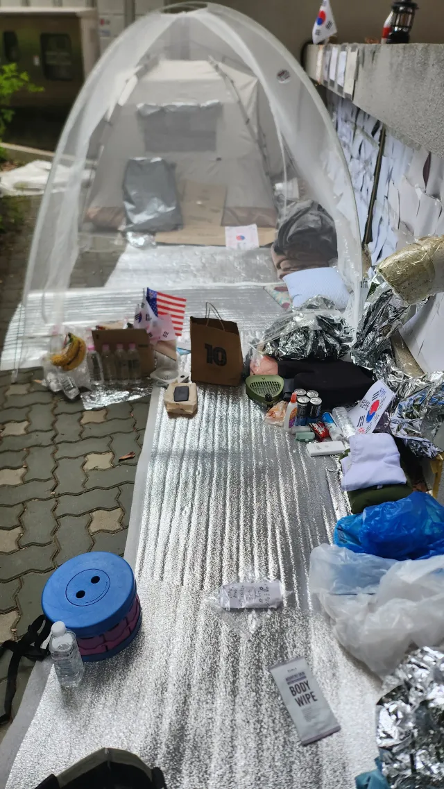 1-4반 친구들
아줌마는 물병이랑 쓰레기랑 자리 대충 정리하고 먼저 갑니다.
오늘도 고생해요!!