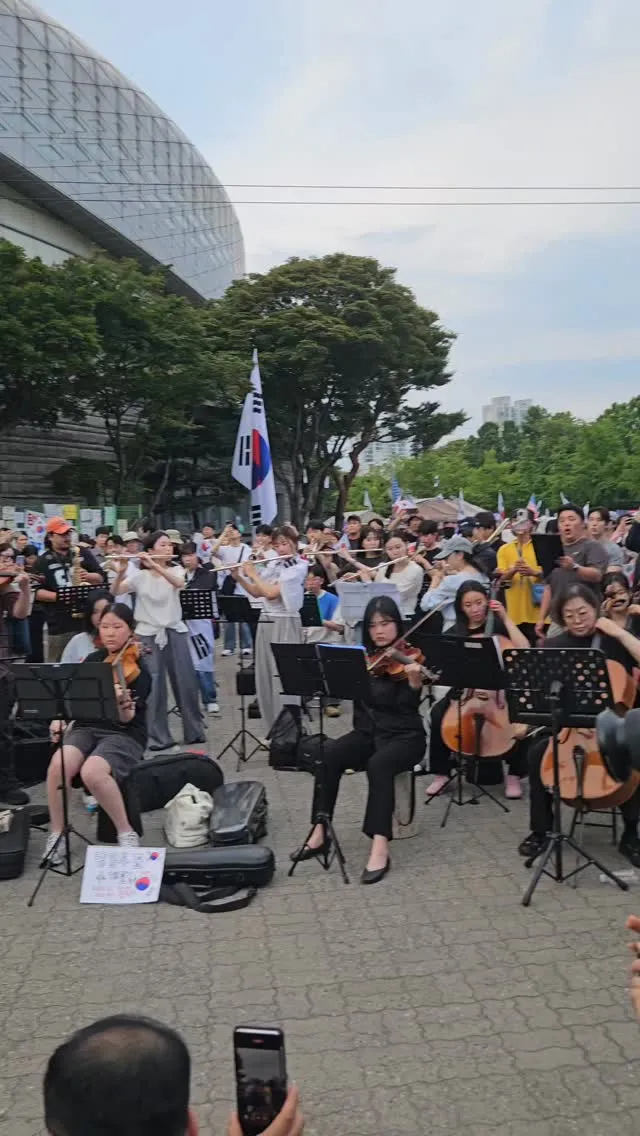 저 T 그 자체인데 감동해서 울었어요ㅠㅠ
멋진 연주 감사합니다!!🔥🇰🇷

1. 아리랑
2. 아름다운 나라
3. 애국가