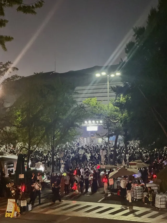 진짜 어르신분들 어린아이 그리고 귀여운 가나디 고먐미
우리 세대까지 모두 아울러 한마음 한 뜻으로 올공에서 외치며 얼마나 나라를 지키고 싶을지.