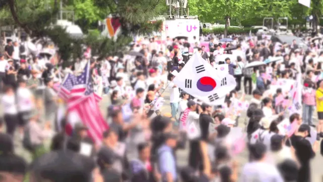 주말 맞아 잠실로 모인 2030…주최자 없는 ‘개표소 집회’ 장기화

[앵커] 투표용지 부족 사태에 항의하는 봉쇄 집회는 오늘(14일)로 열흘째