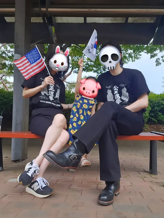 어제에 이어 오늘 또 방문했습니다
가족단위도 많아서 다행입니다
우리 모두 용기를 잃지 맙시다

#잠실민주화운동 #올공 #부정선거 #재선거 #멸공