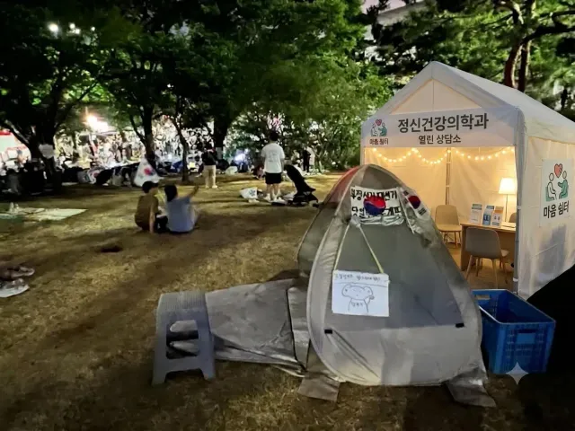 그곳에 가장 필요할듯한 자원봉사텐트
거의 가두리양식장 수준