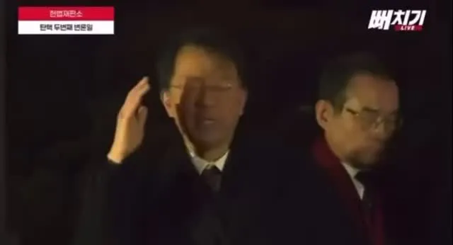 우리나라 부정선거에 

미국이 관여하면 내정간섭이라고?

우리나라에 본사가 있는 부정선거 카르텔 놈들이 
2020년 미국대선에도 부정선거를 했다