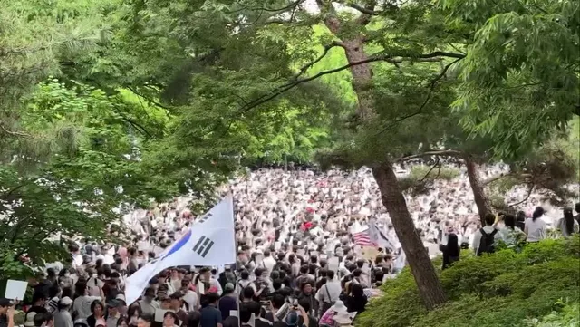 진짜 많이 모였다
나는 목 아파서
이만 집으로...