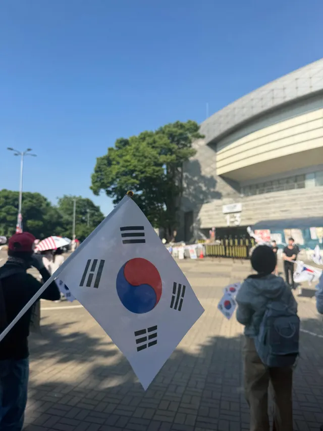 출퇴근길,쉬는날 들리는 감일동 주민입니다!
현생 때문에 매순간 자리를 지키지 못하지만 
작게나마 도움 되고싶은데 할일이 있을까요?!

#멸공 #