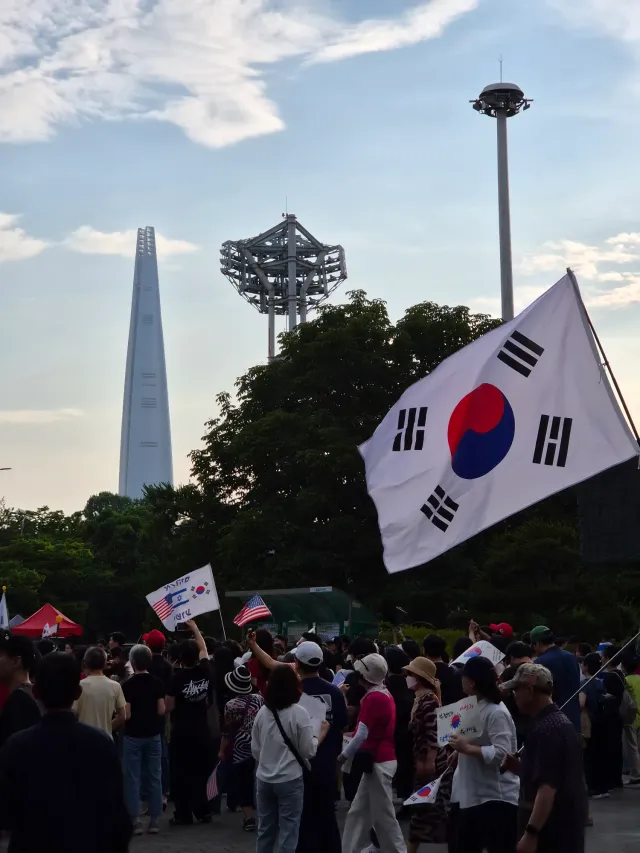 올림픽공원에 다녀왔다. 
동네 이장선거도 표가 이상하면 말이 나오고,
학교 반장선거도 문제가 있으면 학생들이 의문을 제기하고 담임선생님이 다시 