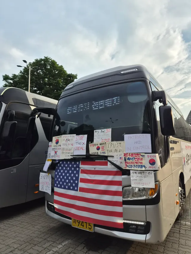 올림픽공원에 다녀왔다. 
동네 이장선거도 표가 이상하면 말이 나오고,
학교 반장선거도 문제가 있으면 학생들이 의문을 제기하고 담임선생님이 다시 