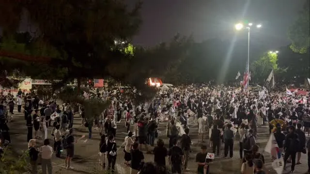 6월 14일 주일 21:30

모스탄 대사님도 오시고
낮보다 사람은 줄었지만 그래도 새로운 분들이 계속 오시는거 같아서 감사하네요

여러가지 재