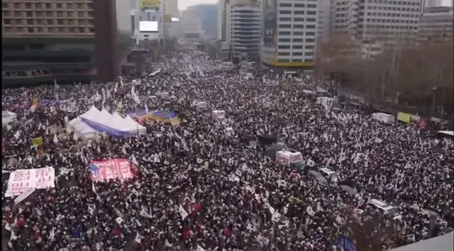 이정도 규모가 반대를 해도 국민을 개돼지로 보는지
이재명처럼 계속 무시하고 어쩌라고 유체이탈 하면서 
두번이나 탄핵시킨 민주당은 무소불위의 권력