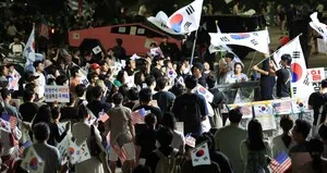 [포토] 밤낮없는 잠실 참정권 집회

[천지일보=남승우 기자] 14일 밤 서울 송파구 올림픽공원 핸드볼경기장 주변에서 이어지고 있는 6.3 지방