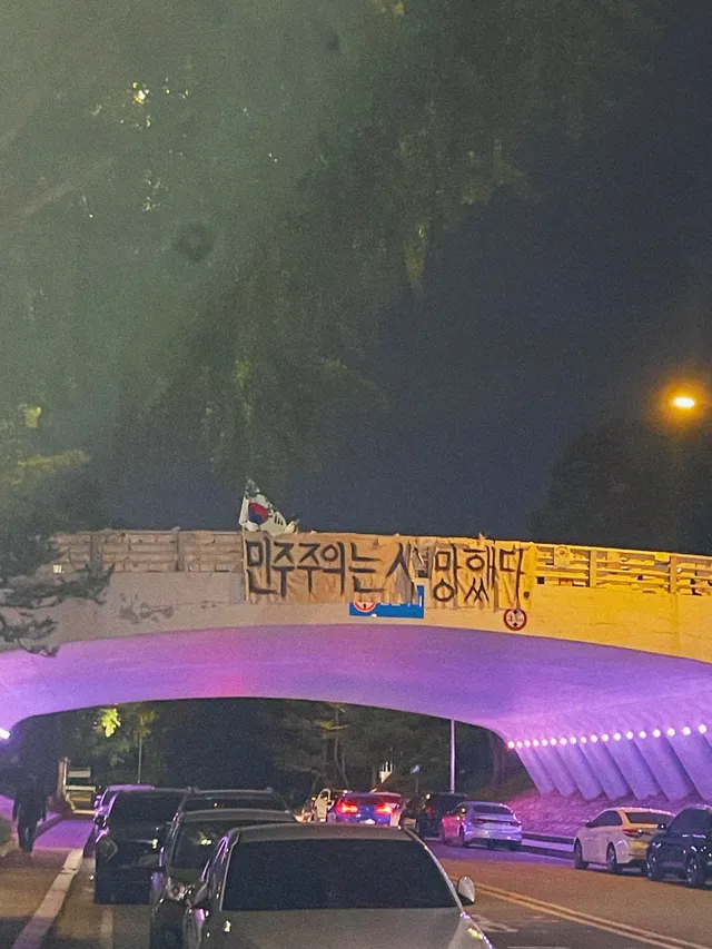 올공 애국시민분들, 자원봉사자분들
실시간으로 유튜브 스트리밍 해주시는 분들

멀리서 필요 물품을 보내주시는 애국시민분들
각 자 할 수 있는 일을