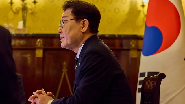이 대통령, 잠실 시위 관련 "사적 검문·업무방해엔 엄정 대처"

이재명 대통령은 14일 투표용지 부족 사태를 계기로 잠실에 운집한 시민들의 시
