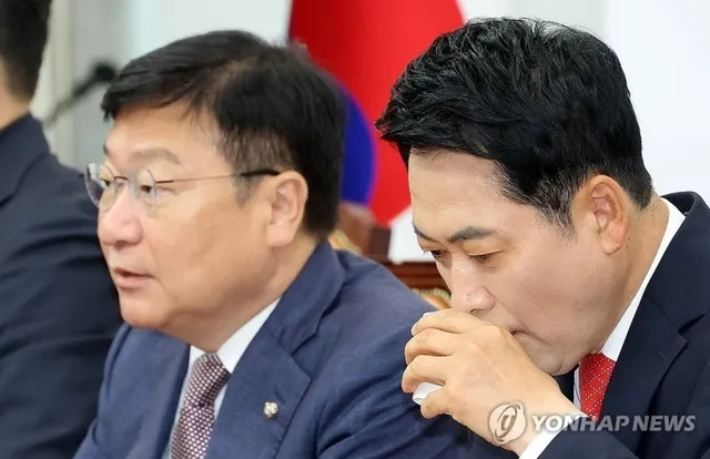 ‘장동혁 사퇴 의총’ 연다… 소장파 “張 끝내야” vs 당권파 “張 흔...

국민의힘이 이번 주에 의원총회를 열고 장동혁 대표의 거취를 논의할