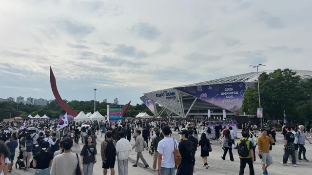 야구는 못해서 보기 싫고, 미디어로 보는 것보다 눈으로 직접 보고 싶어서 약속 전에 들렸습니다. 
평화롭네요.
선크림 꼭 챙기시고 안전하게 다니