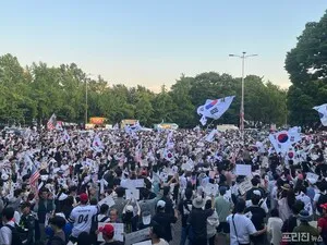 '참정권 수호' 외치는 시민들... 올림픽공원 집회 열흘째 이어져

지난 6월 3일 제9회 전국 동시지방선거 당시 송파구 잠실7동 제2투표소에서