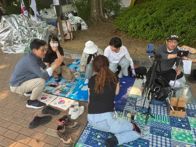 오늘도 올림픽공원 핸드볼경기장 앞에는 많은 애국 시민들이 모이셨습니다.

새벽부터 오셨습니다.  투표지 무단 반출을 막기 위해 모이셨습니다. 
