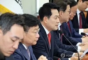 재선거 놓고 세 갈래 찢어진 국힘···"전면" vs "부분" vs "불가"

국민의힘이 6·3 지방선거 투표용지 부족 사태에 따른 재선거 요구를