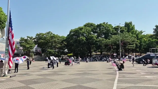 참 인생은 타이밍이란 게. 
좀 쉬려고 6월부터 휴직했는데 
여기에 오려고 내가 그랬나 보다.
오히려 덕분에 잘 된 것 같다. 
출근길 지하철 