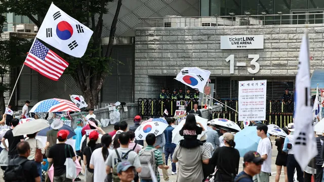 시위하러 갔다가 소개팅?…올림픽공원 집회서 벌어진 뜻밖의 일

부정선거·재선거 집회 현장서 연락처 교환·소개팅 모집글 확산,“같은 가치관이면 자
