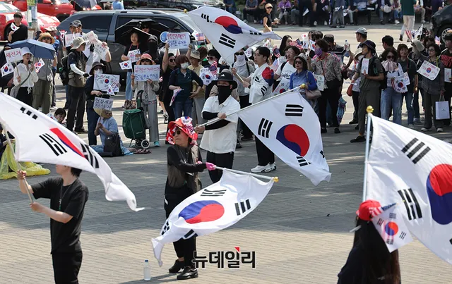 서울경찰 직장협의회 "현장 경찰 향한 모욕·폭력 엄정 대응해야"

6·3 지방선거 투표용지 부족 사태와 관련한 잠실 개표소 앞 시위가 11일째 