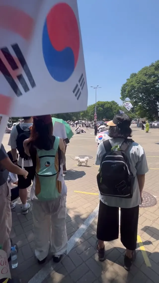 이 뙤약볕에서도 올공을 지켜주고계신 애국시민들🇰🇷