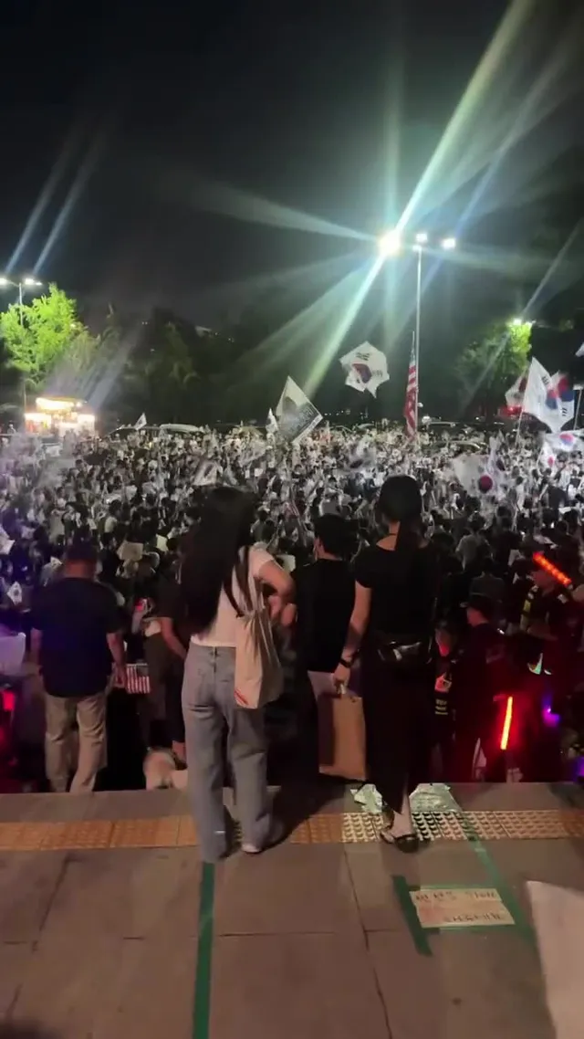 목이 터져라 외치던
부정선거 재선거, 당일투표 수개표를 바라는 마음으로.
아주 작은 힘이라도 보태고 싶어 그 자리에 함께했습니다.
한 사람의 목