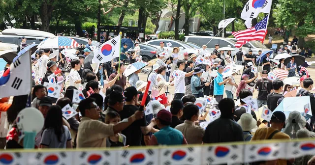 경찰 “잠실 시위, 불법행위 동조하면 패가망신할 수도” - 조선비즈

경찰 잠실 시위, 불법행위 동조하면 패가망신할 수도