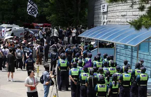 개표소 시위, 경찰관에 ‘중국 공안’ 조롱이라니…서울경찰 직협 “경...

[헤럴드경제=김도윤 기자] 서울경찰 직장협의회가 잠실 개표소 봉쇄 시