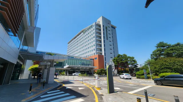 안녕😆
올공에서 10일차 자원봉사하고
중앙보훈병원 진료 받으러 왔어요!
사유 본인 전공상으로 진료차 방문...
대한민국해군 중사출신 퇴역군인
