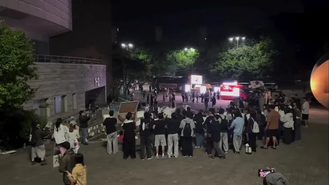 스레드 첫 글 임댜 ..... 새벽에 너무 귀여워서 저도 모르게 몰래 찍었어요 ..... 소심좌는 뒤에서 얌전히 감탄만 ㅋㅎㅋㅎ 최고시다🇰🇷