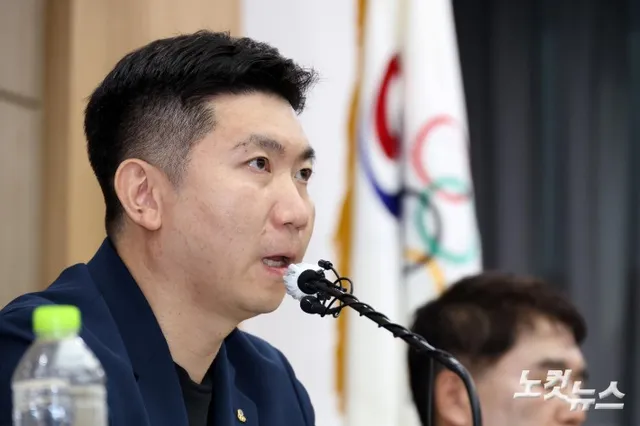 발언하는 유승민 대한체육회장

투표용지 부족 사태로 시작된 잠실 개표소 봉쇄 집회가 열 하루째 이어지고 있는 가운데 15일 유승민 대한체육회장이