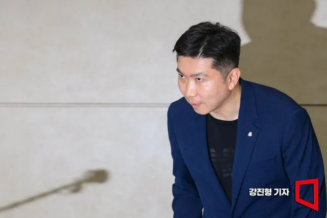 [포토] 인사하는 유승민 대한체육회장

유승민 대한체육회 회장이 15일 서울 송파구 올림픽파크텔에서 6.