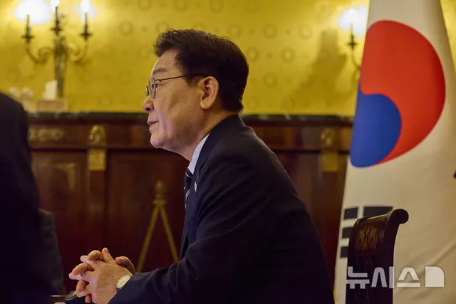 이재명 대통령 "잠실 시위대 민간인 출입제한 행패, 엄정 수사 지시"

유럽 순방 중인 이재명 대통령이 14일(현지시간) 이탈리아 로마 한 호텔