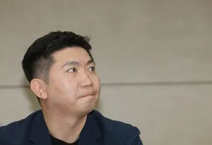유승민 회장 "공권력 행사" 요청… 투표용지 시위에 60억 피해

| 서울=한스경제 신희재 기자 | "이 상황이 장기간 지속해서는 결코 안 된다