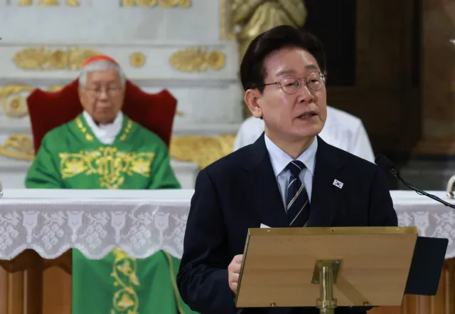 李대통령 "참정권 침해 문제제기 다 수용", 서울경찰청장 "불법행위 동...

이재명 대통령이 14일(현지시간) 이탈리아 로마 성 바오로...