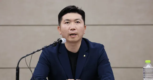잠실 개표소 시위 11일째… 유승민 체육회장 “행정 마비, 법적 대응 검...

잠실 개표소 시위 11일째 유승민 체육회장 행정 마비, 법적 대